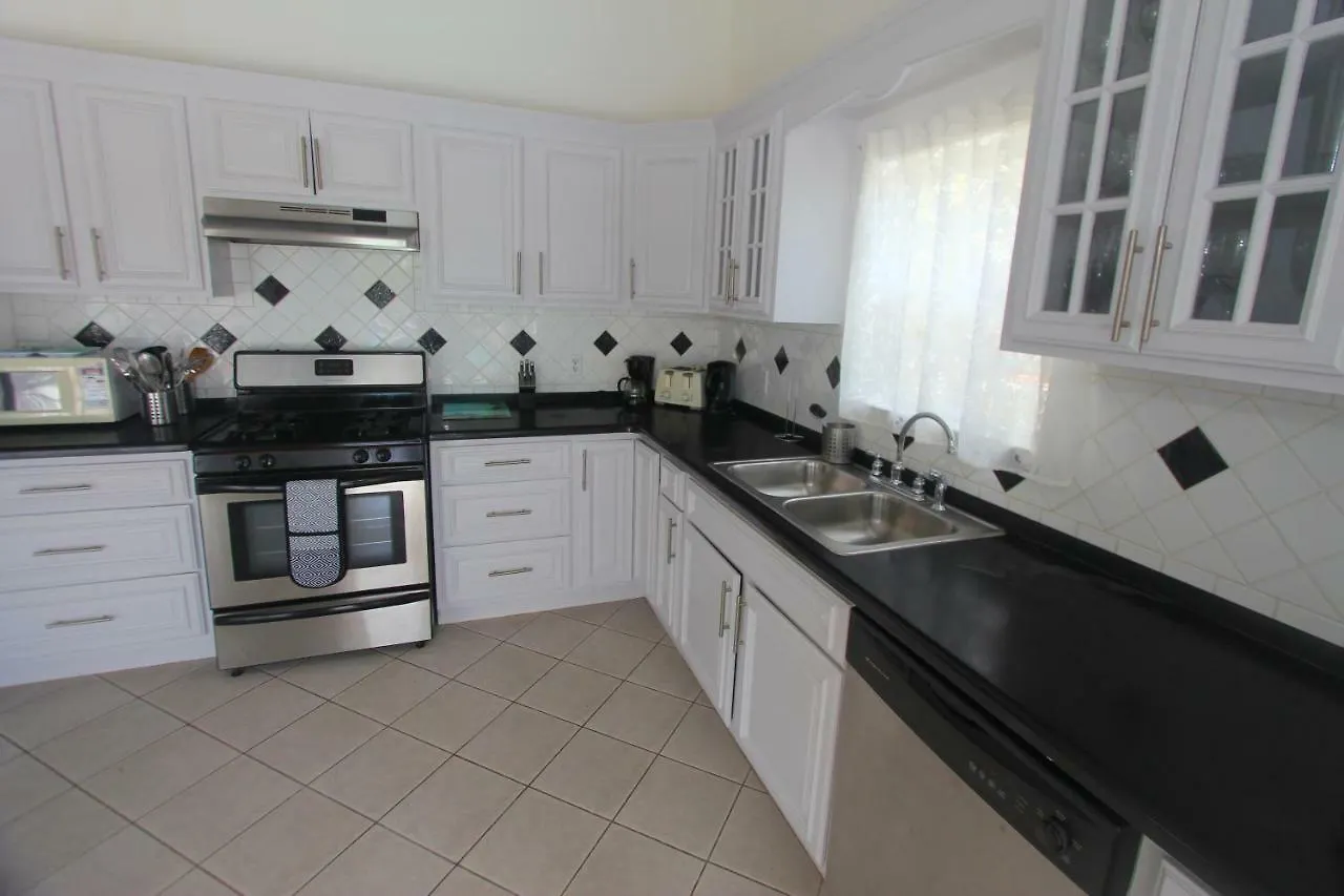 Holiday home The White House Villa Jolly Harbour Antigua/Barbuda